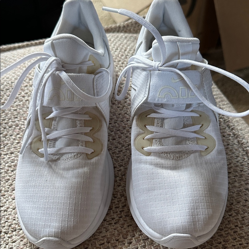 Nike AirMax White Lace-Up Training Sneakers